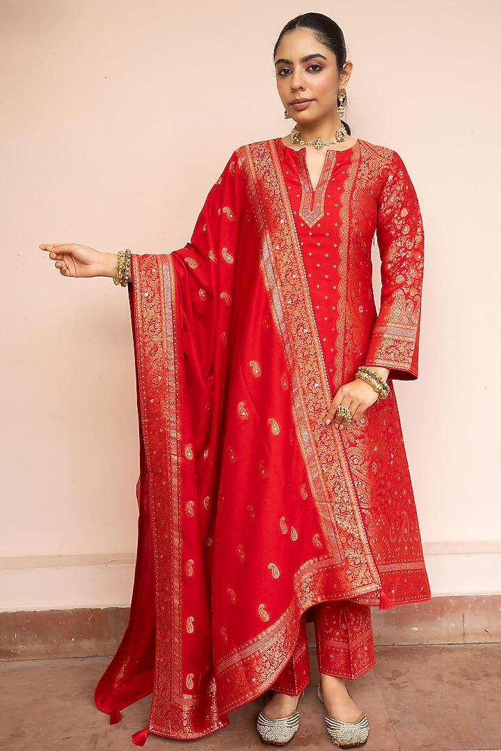 Red Vegan Silk Zari Gota Kurta Set by Safaa at Pernia's Pop Up Shop