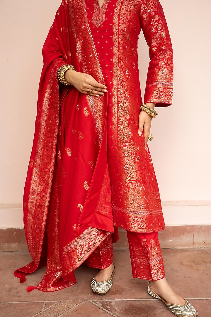 Red Vegan Silk Zari Gota Kurta Set by Safaa at Pernia's Pop Up Shop
