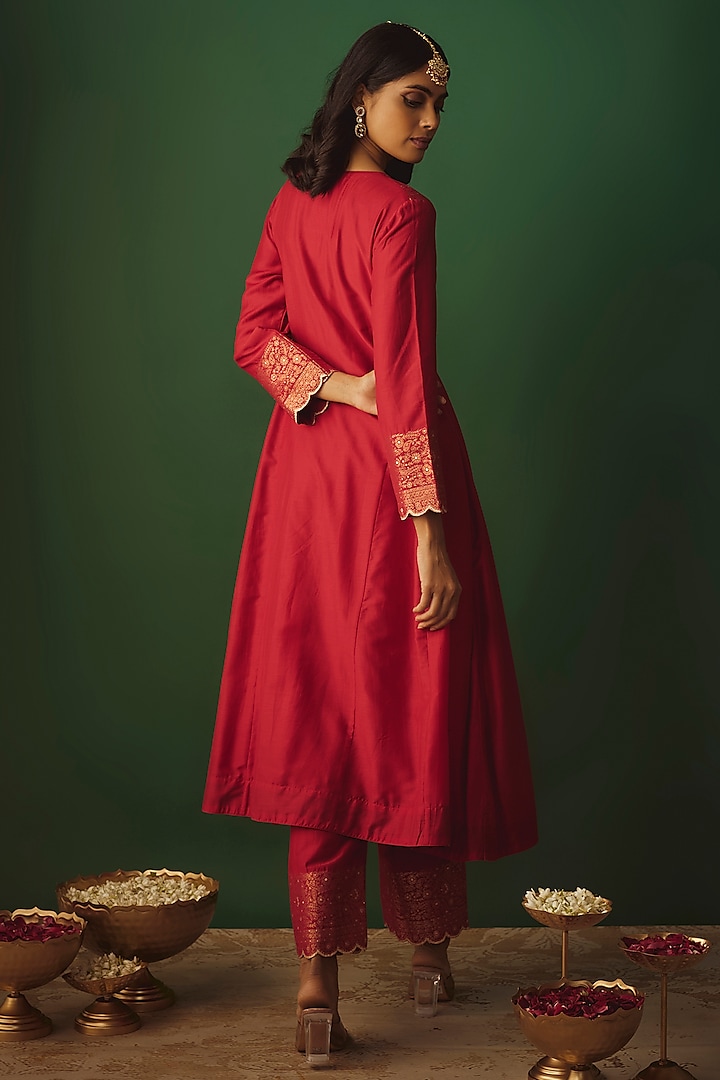 Red Vegan Silk Woven Zari Work Kurta Set by Safaa at Pernia's Pop Up Shop