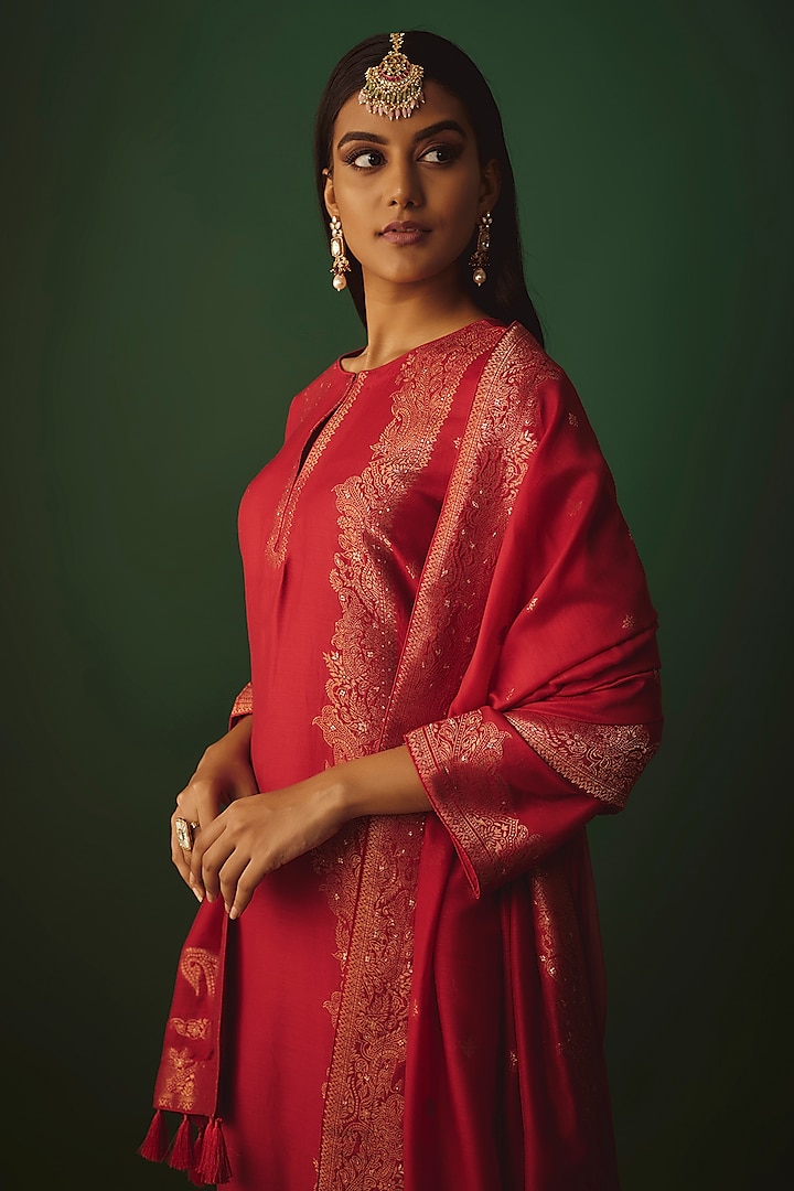 Red Vegan Silk Woven Zari Work Kurta Set by Safaa at Pernia's Pop Up Shop
