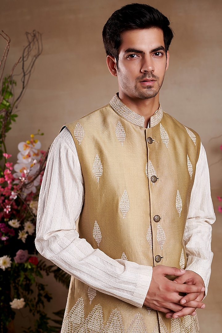 Gold Silk Chanderi Printed & Embroidered Bundi Jacket by SHASHA GABA MEN at Pernia's Pop Up Shop