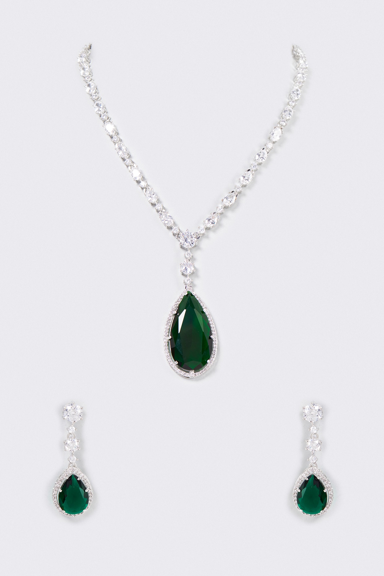 Saga Jewels Two Tone Finish Emerald Necklace Set