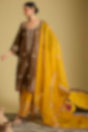 Golden Katan Silk Tissue Zardosi Work Kurta Set by Sahreen at Pernia's Pop Up Shop