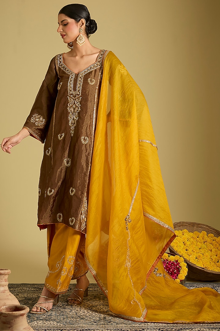 Golden Katan Silk Tissue Zardosi Work Kurta Set by Sahreen at Pernia's Pop Up Shop