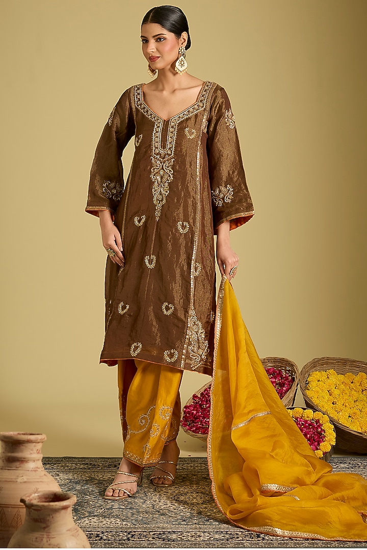 Golden Katan Silk Tissue Zardosi Work Kurta Set by Sahreen at Pernia's Pop Up Shop