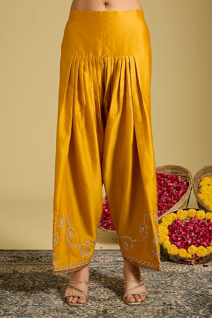 Golden Katan Silk Tissue Zardosi Work Kurta Set by Sahreen at Pernia's Pop Up Shop