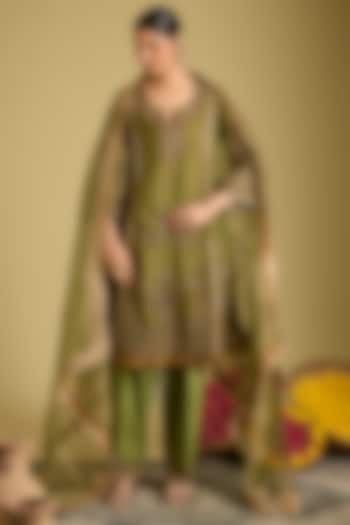 Green Katan Silk Tissue Dabka & Sequins Embellished Kurta Set by Sahreen at Pernia's Pop Up Shop