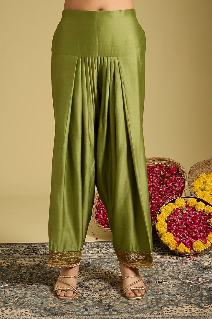 Green Katan Silk Tissue Dabka & Sequins Embellished Kurta Set by Sahreen at Pernia's Pop Up Shop