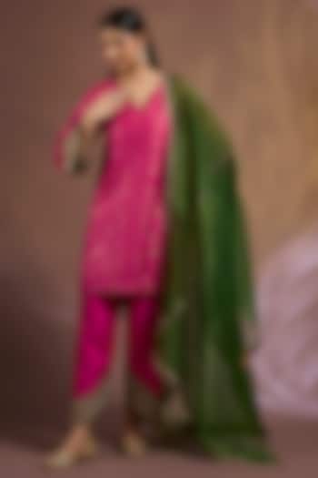 Pink Banarasi Katan Silk Zardosi Embroidered Kurta Set by Sahreen at Pernia's Pop Up Shop