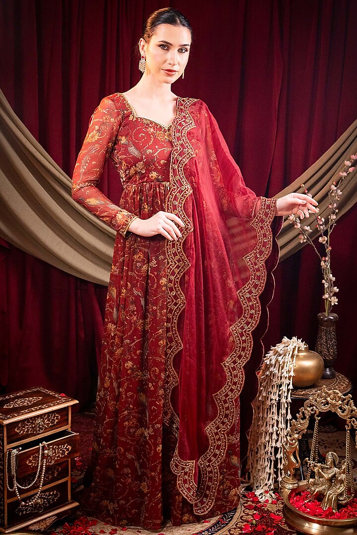 Maroon Pure Chiffon Printed & Dabka Embroidered Wedding Anarkali Set by SAINY GARG COUTURE at Pernia's Pop Up Shop