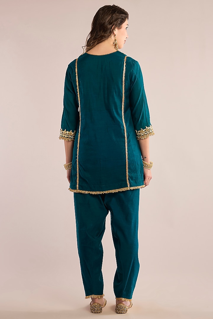 Turquoise Chanderi Gota Patti Embroidered Kurta Set by saina kapoor at Pernia's Pop Up Shop