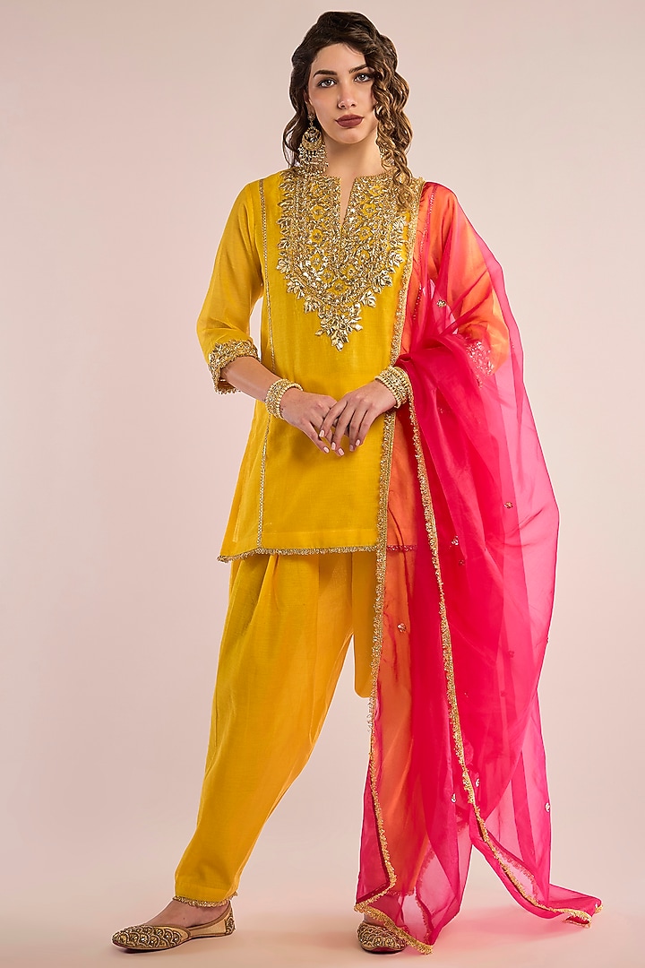 Yellow Chanderi Gota Patti Embroidered Kurta Set by saina kapoor at Pernia's Pop Up Shop