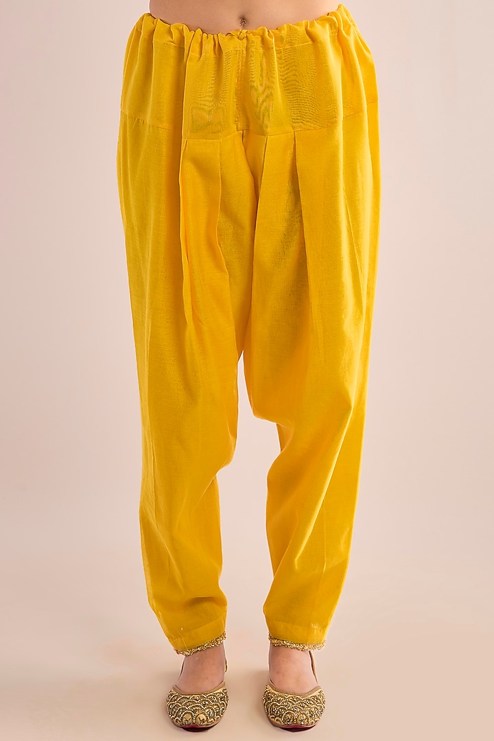 Yellow Chanderi Gota Patti Embroidered Kurta Set by saina kapoor at Pernia's Pop Up Shop