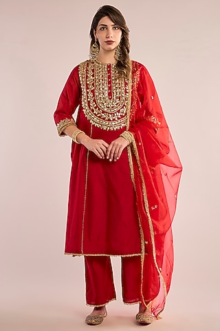 Red Chanderi Gota Patti Embroidered A-Line Kurta Set by saina kapoor
