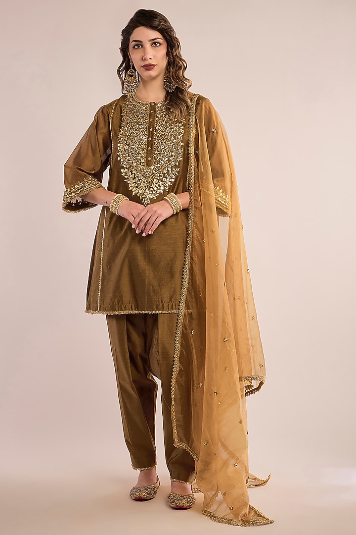 Gold Chanderi Gota Patti Embroidered A-Line Kurta Set by saina kapoor at Pernia's Pop Up Shop