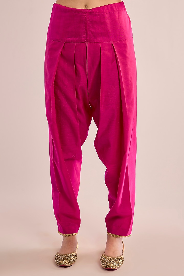 Fuchsia Chanderi Gota Patti Embroidered Kurta Set by saina kapoor at Pernia's Pop Up Shop