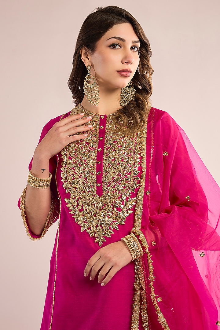 Fuchsia Chanderi Gota Patti Embroidered Kurta Set by saina kapoor at Pernia's Pop Up Shop