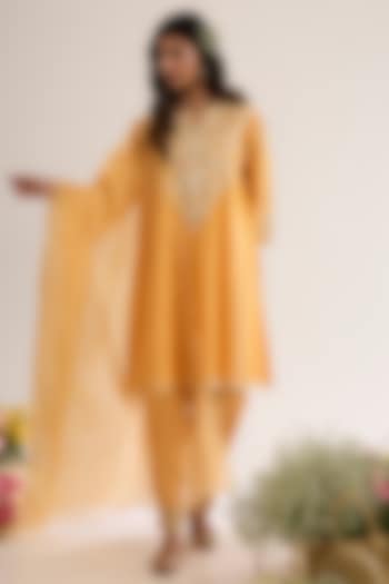 Peachy Orange Chanderi Silk Embroidered Choga Kurta Set by saina kapoor at Pernia's Pop Up Shop