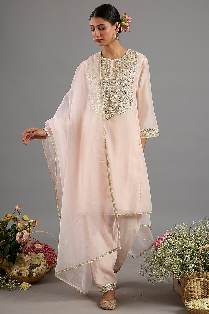 Peach Pink Chanderi Gota-Patti Embroidered Choga Kurta Set by Saina kapoor at Pernia's Pop Up Shop