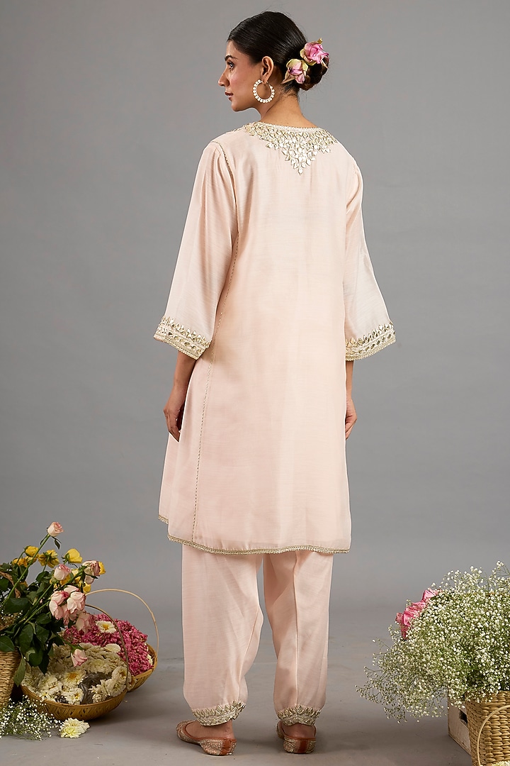Peach Pink Chanderi Gota-Patti Embroidered Choga Kurta Set by Saina kapoor at Pernia's Pop Up Shop