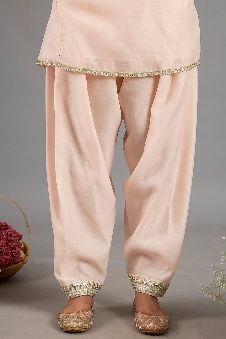 Peach Pink Chanderi Gota-Patti Embroidered Choga Kurta Set by Saina kapoor at Pernia's Pop Up Shop