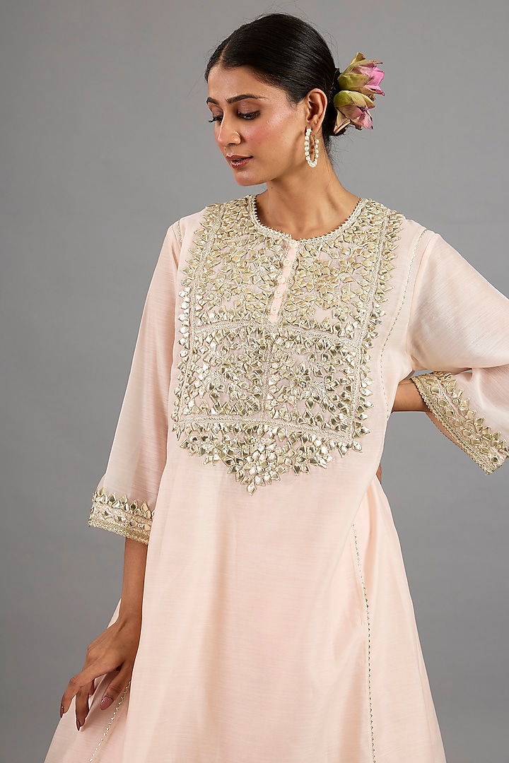 Peach Pink Chanderi Gota-Patti Embroidered Choga Kurta Set by Saina kapoor at Pernia's Pop Up Shop