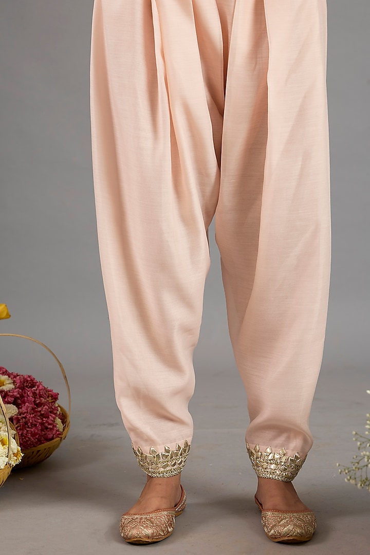 Peach Pink Chanderi Gota-Patti Embroidered Short Kurta Set by Saina kapoor at Pernia's Pop Up Shop