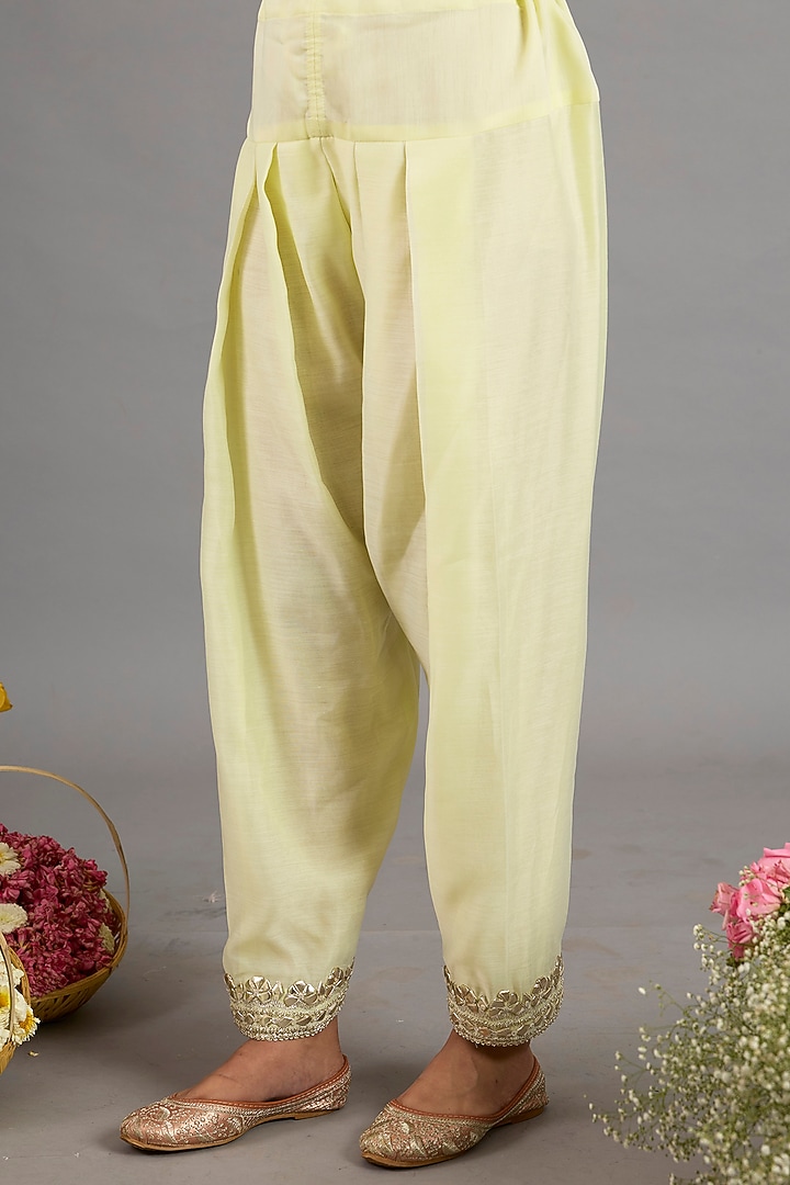 Yellow Chanderi Gota-Patti Embroidered Short Kurta Set by Saina kapoor at Pernia's Pop Up Shop