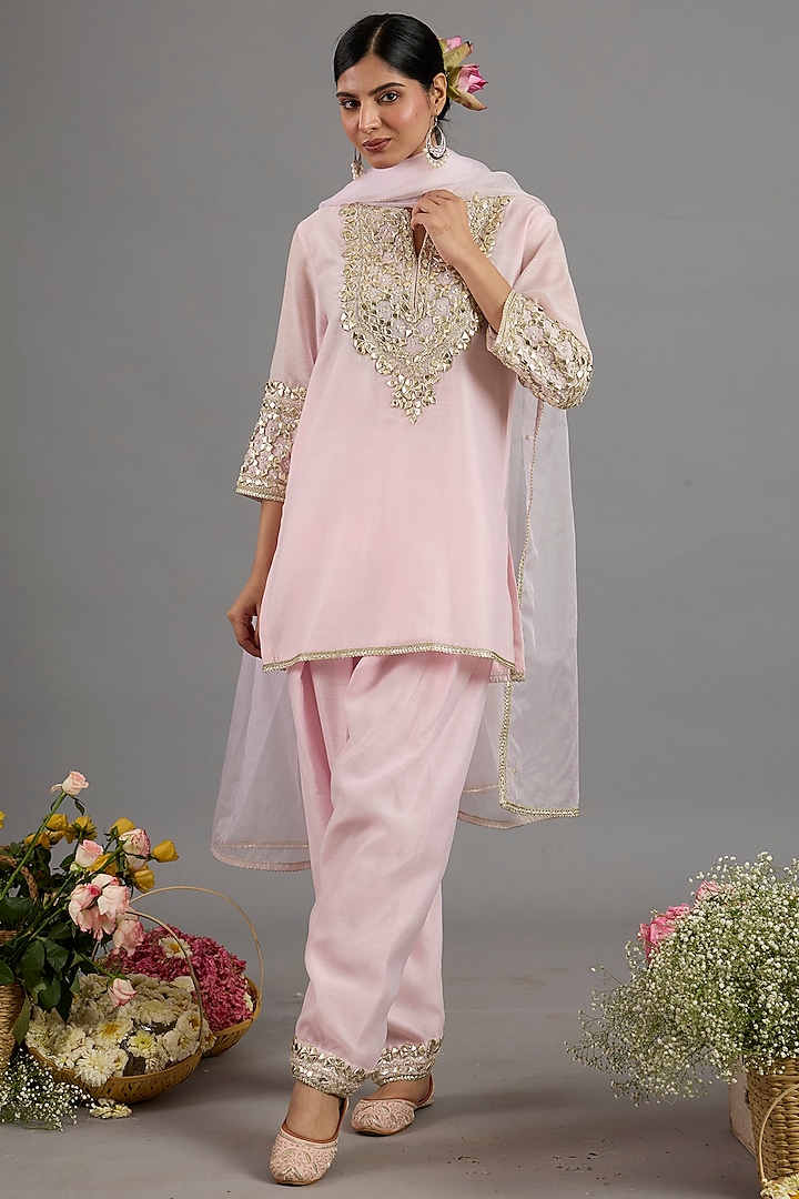 Baby Pink Chanderi Gota-Patti Embroidered Short Kurta Set by Saina kapoor at Pernia's Pop Up Shop