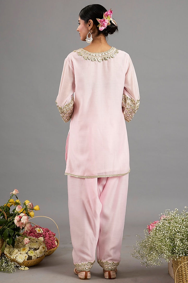 Baby Pink Chanderi Gota-Patti Embroidered Short Kurta Set by Saina kapoor at Pernia's Pop Up Shop
