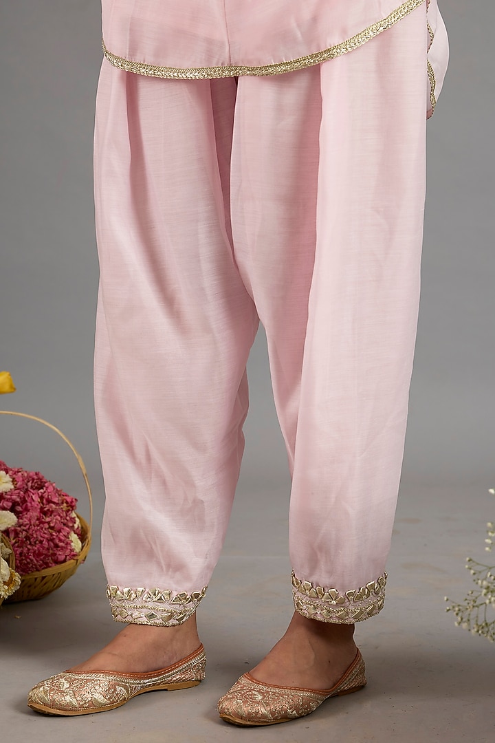 Baby Pink Chanderi Gota-Patti Embroidered Short Party Wear Anarkali Set by Saina kapoor at Pernia's Pop Up Shop