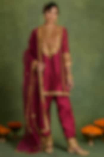 Mulberry Pink Chanderi Gota Embroidered A-Line Kurta Set by saina kapoor at Pernia's Pop Up Shop