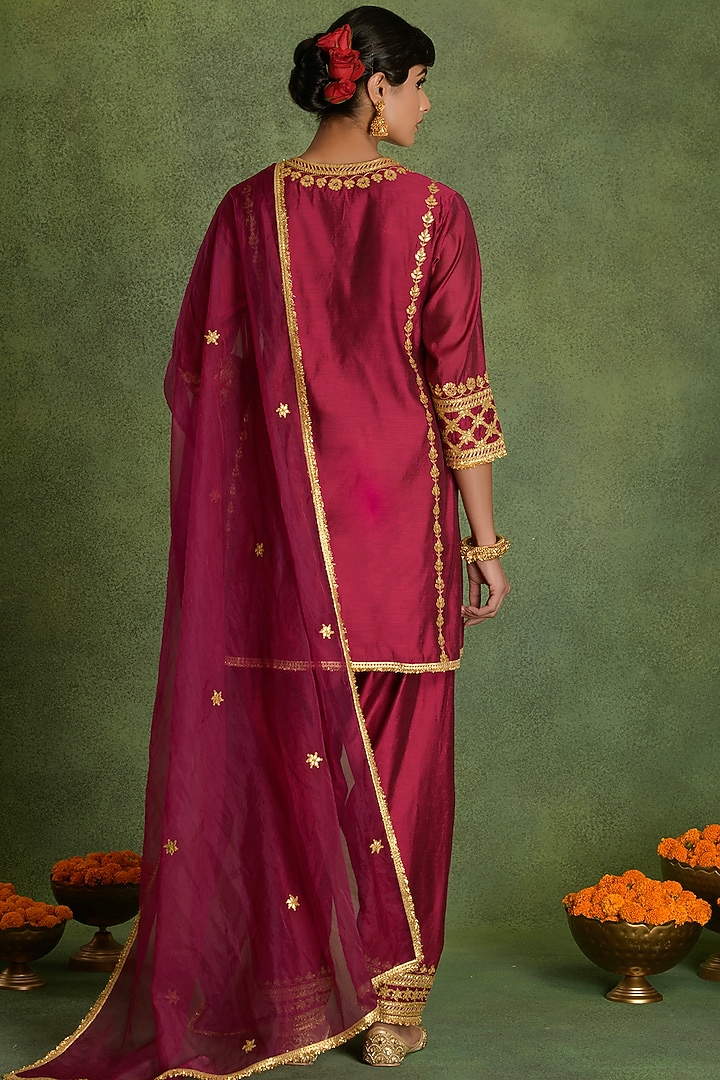 Mulberry Pink Chanderi Gota Embroidered A-Line Kurta Set by saina kapoor at Pernia's Pop Up Shop
