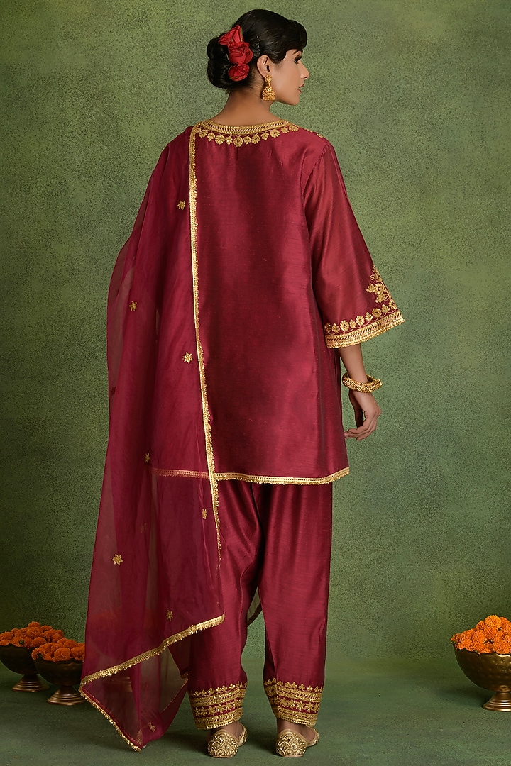 Royal Purple Chanderi Gota Embroidered Kurta Set by saina kapoor at Pernia's Pop Up Shop