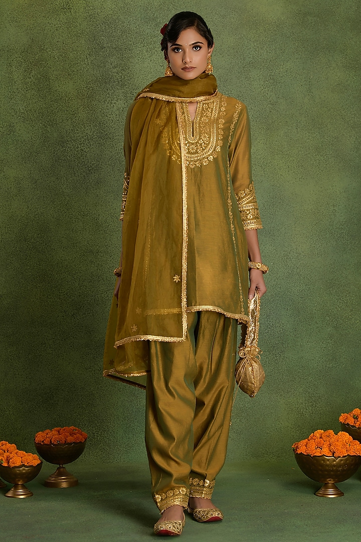 Russian Olive Green Chanderi Gota Embroidered Kurta Set by saina kapoor at Pernia's Pop Up Shop