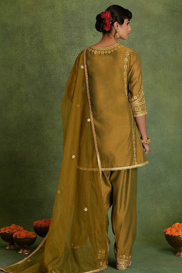 Russian Olive Green Chanderi Gota Embroidered Kurta Set by saina kapoor at Pernia's Pop Up Shop