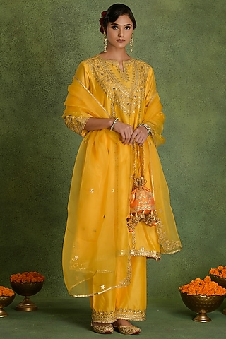 Yellow Chanderi Gota Embroidered A-Line Kurta Set by saina kapoor
