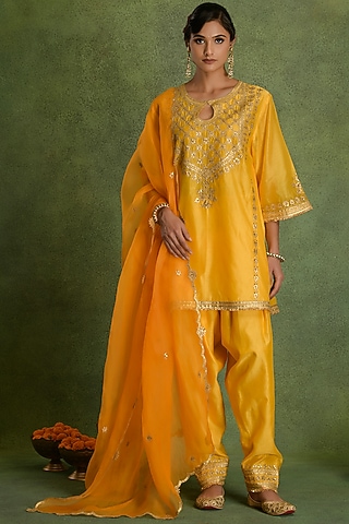 Yellow Chanderi Gota Embroidered Kurta Set by saina kapoor