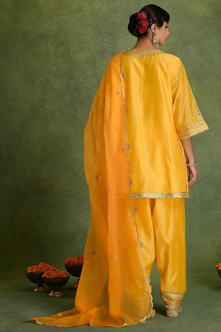 Yellow Chanderi Gota Embroidered Kurta Set by saina kapoor at Pernia's Pop Up Shop