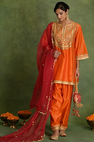 Deep Orange Chanderi Gota Embroidered Kurta Set by saina kapoor