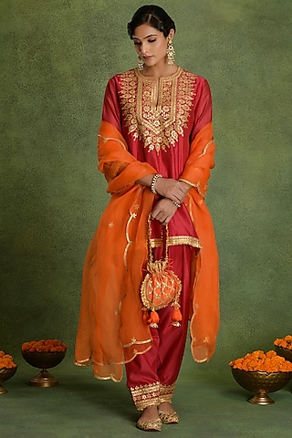 Fuchsia Chanderi Gota Embroidered A-Line Kurta Set by saina kapoor