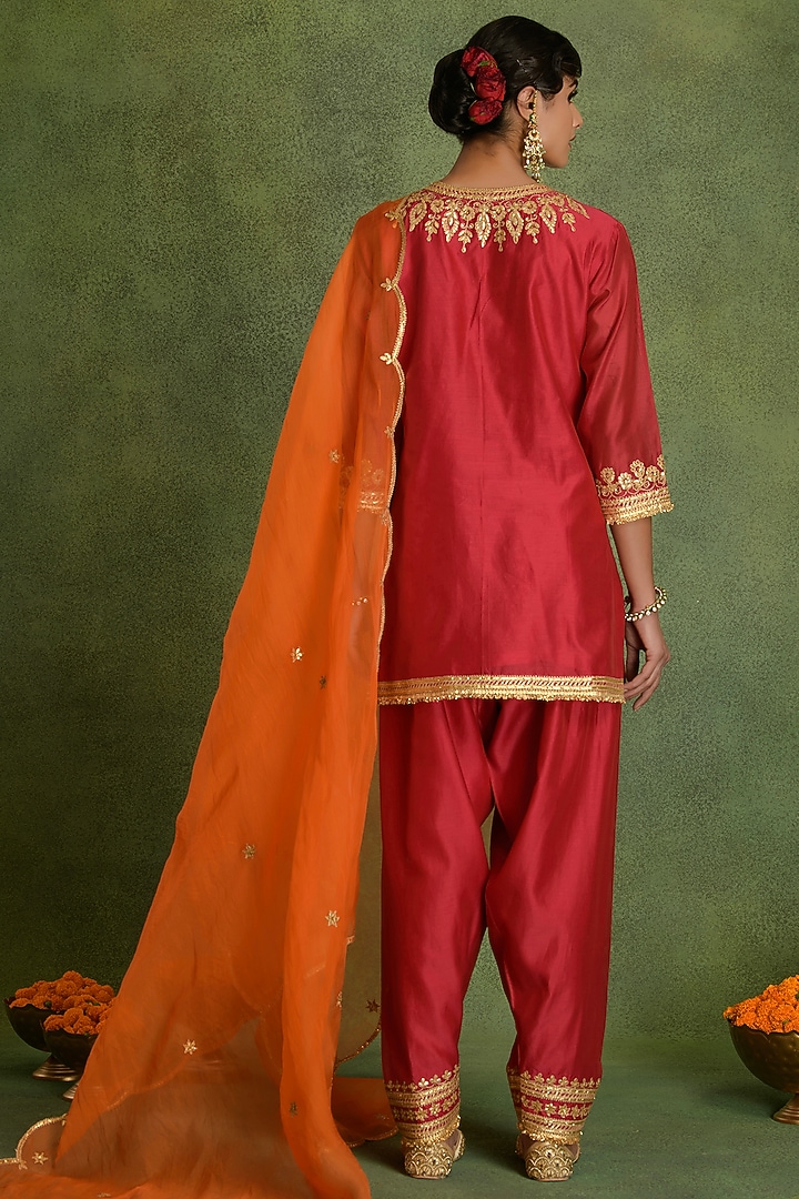 Fuchsia Chanderi Gota Embroidered A-Line Kurta Set by saina kapoor at Pernia's Pop Up Shop