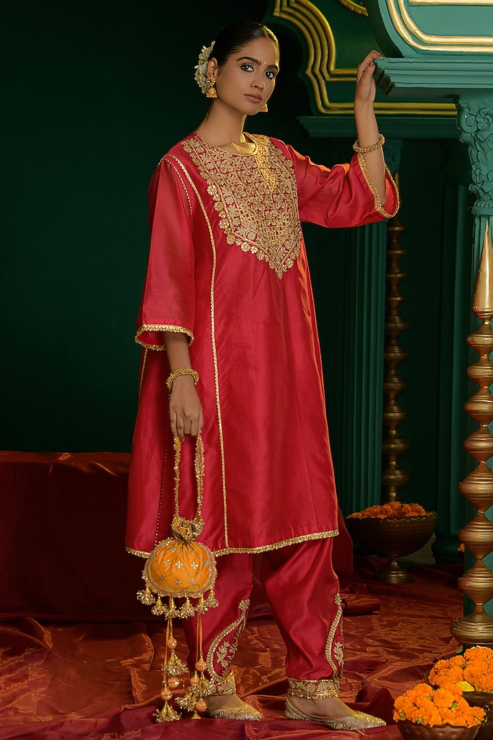 Fuchsia Chanderi Choga Set by Saina kapoor at Pernia's Pop Up Shop