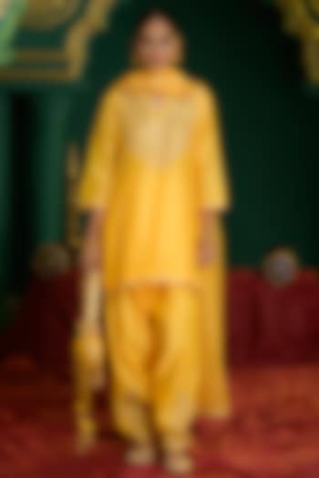Yellow Chanderi Gota Embroidered Short A-Line Kurta Set by Saina kapoor at Pernia's Pop Up Shop