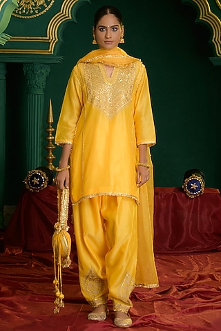 Yellow Chanderi Gota Embroidered Short A-Line Kurta Set by Saina kapoor