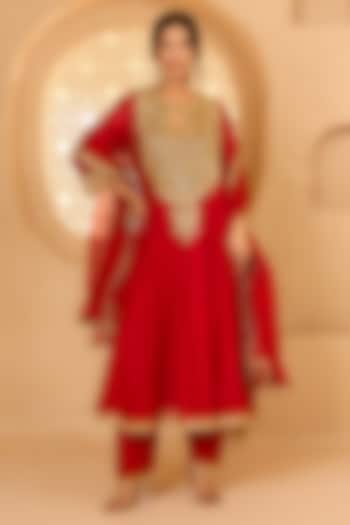 Red Cotton Chanderi Gota Patti Embroidered Party Wear Anarkali Set by Saina kapoor at Pernia's Pop Up Shop