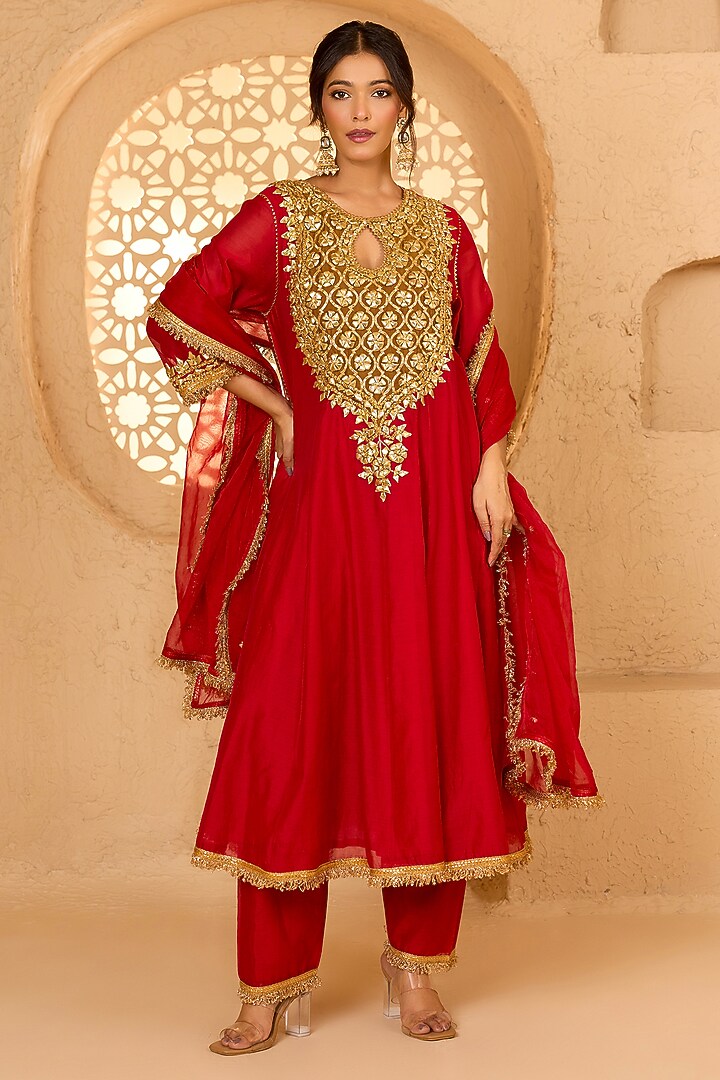 Red Cotton Chanderi Gota Patti Embroidered Party Wear Anarkali Set by Saina kapoor at Pernia's Pop Up Shop