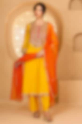 Yellow Cotton Chanderi Floral Embroidered Kurta Set by Saina kapoor at Pernia's Pop Up Shop