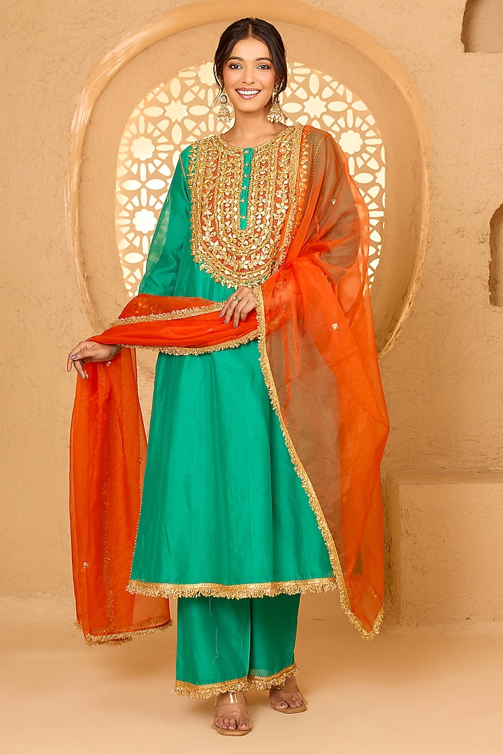 Turquoise Cotton Chanderi Floral Embroidered Kurta Set by Saina kapoor at Pernia's Pop Up Shop