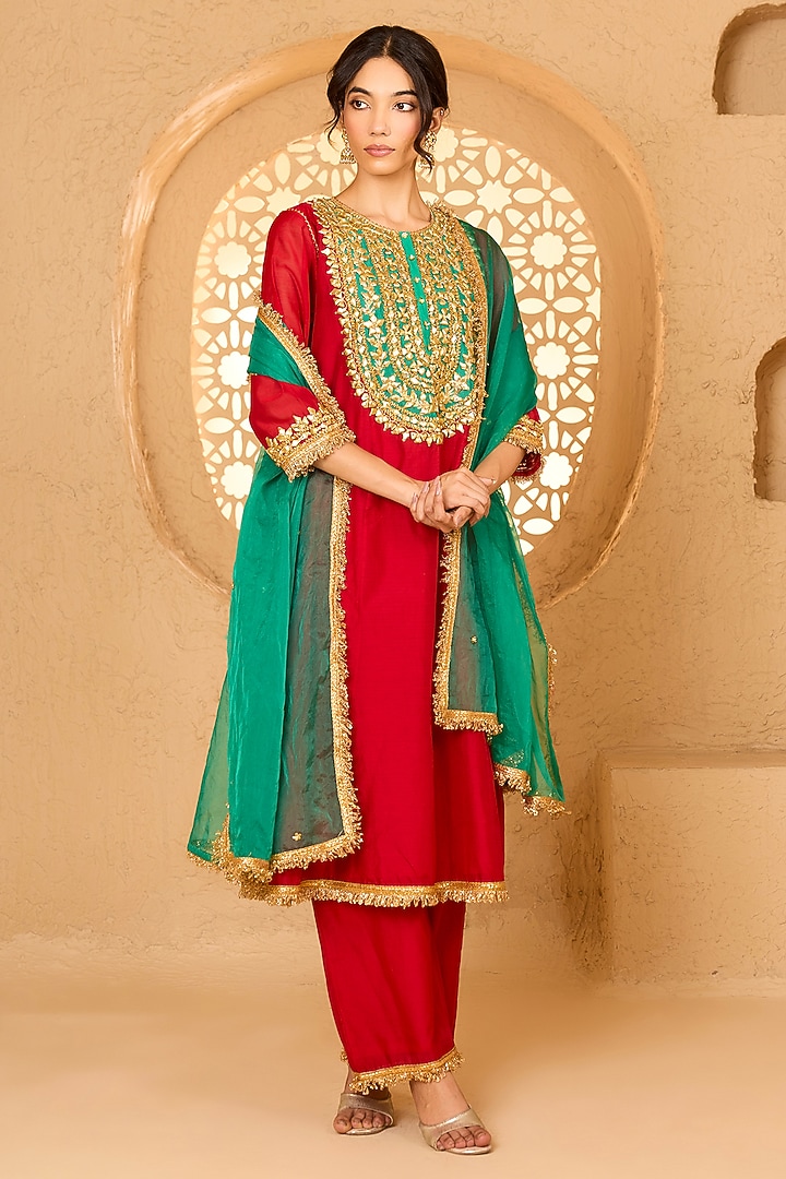 Red Cotton Chanderi Floral Embroidered Kurta Set by Saina kapoor at Pernia's Pop Up Shop